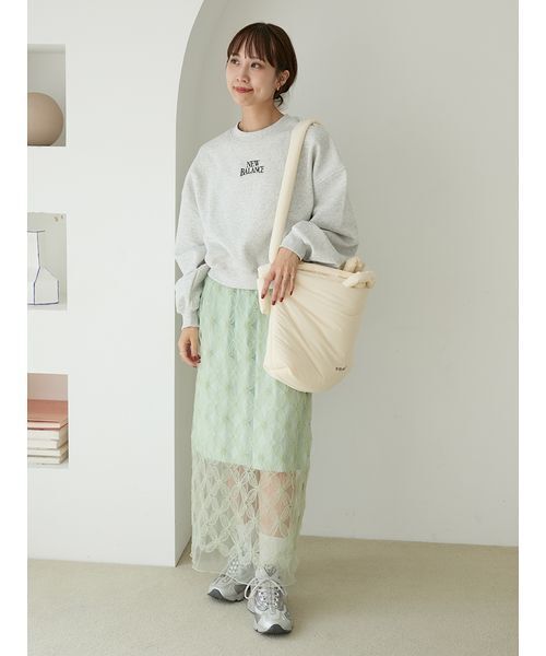 emmi（エミ）の「【限定カラーあり】ナイロンパディングバッグ（ショルダーバッグ・レディース・ブラウン/ピンク/ダークネイビー/イエロー/アイボリー/ライトブルー/シルバー/ブルー・F）」の2枚目の写真