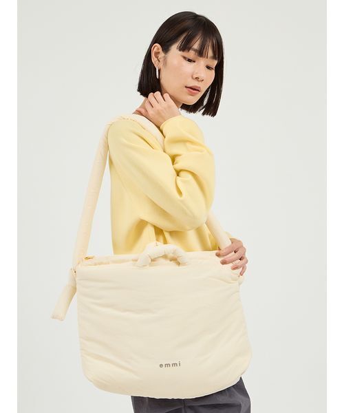 emmi（エミ）の「【限定カラーあり】ナイロンパディングバッグ（ショルダーバッグ・レディース・ブラウン/ピンク/ダークネイビー/イエロー/アイボリー/ライトブルー/シルバー/ブルー・F）」の21枚目の写真