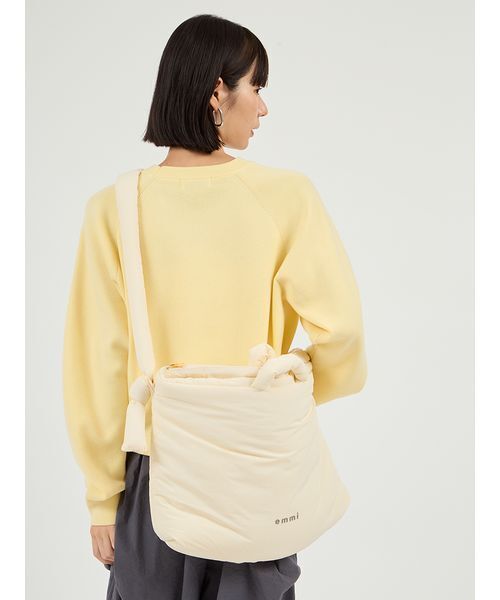 emmi（エミ）の「【限定カラーあり】ナイロンパディングバッグ（ショルダーバッグ・レディース・ブラウン/ピンク/ダークネイビー/イエロー/アイボリー/ライトブルー/シルバー/ブルー・F）」の22枚目の写真