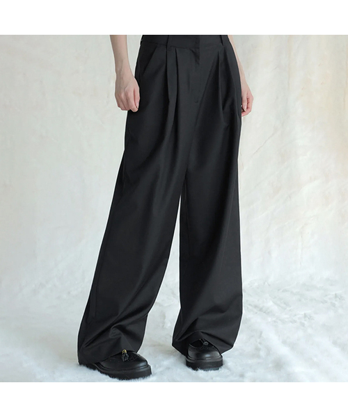 AVANDRESS(アバンドレス )の「Two-Tuck Slacks 101 BLACK(スラックス・レディース・ブラック・LARGE/SMALL/MEDIUM)」の1枚目の写真