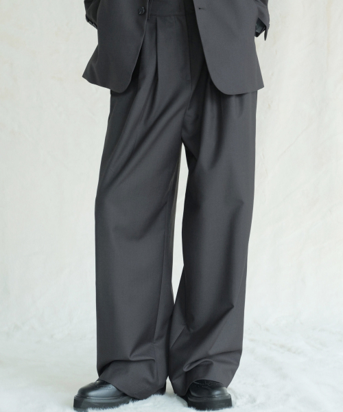 AVANDRESS(アバンドレス )の「Two-Tuck Slacks 101 BLACK(スラックス・レディース・ブラック・LARGE/SMALL/MEDIUM)」の2枚目の写真