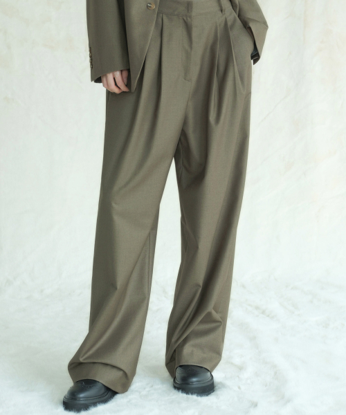 AVANDRESS(アバンドレス )の「Two-Tuck Slacks 101 BLACK(スラックス・レディース・ブラック・LARGE/SMALL/MEDIUM)」の4枚目の写真