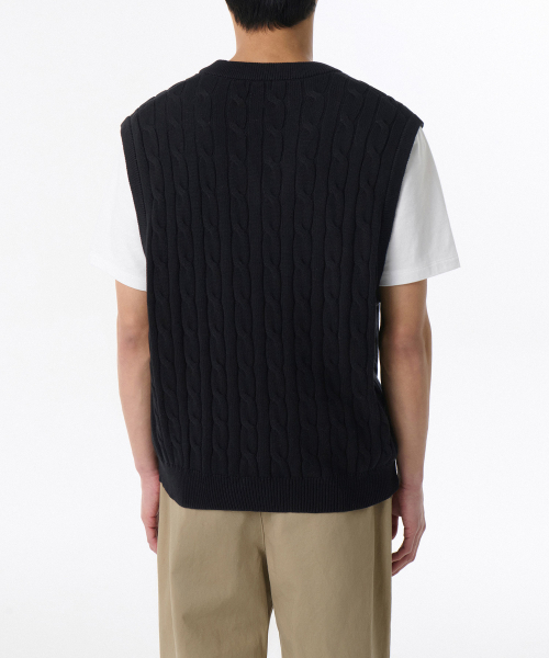 MUSINSA STANDARD（ムシンサスタンダード）の「コットンケーブルVネックニットベスト[ブラック]（ベスト・メンズ・その他・SMALL/MEDIUM/LARGE/X-LARGE/XX-LARGE）」の2枚目の写真