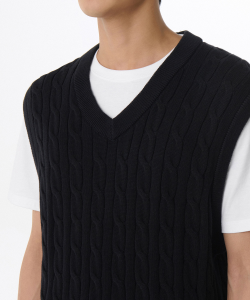 MUSINSA STANDARD（ムシンサスタンダード）の「コットンケーブルVネックニットベスト[ブラック]（ベスト・メンズ・その他・SMALL/MEDIUM/LARGE/X-LARGE/XX-LARGE）」の3枚目の写真