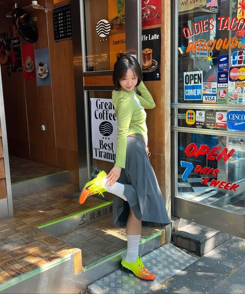 MUSINSA STANDARD WOMAN（ムシンサスタンダードウーマン）の「レディースプリーツミドル丈[ミディアムグレー]（スカート・レディース・グレー・X-SMALL/SMALL/MEDIUM/LARGE）」の14枚目の写真