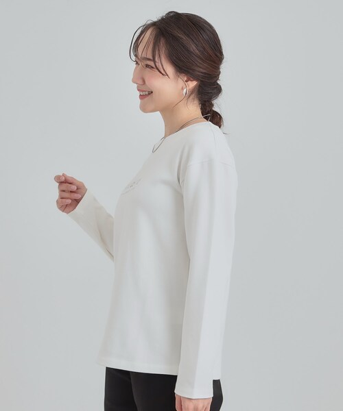 DRESKIP(ドレスキップ)の「【洗濯機可/S-LL】大人が着やすい小さめロゴ 刺繍ロンT(Tシャツ/カットソー・レディース・ボルドー/オフホワイト/チャコールグレー・01/02/03/04)」の5枚目の写真