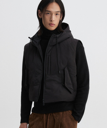 DNSR（ディーエヌエスアール）の「フード付きクロップパディングベストブラック（ダウンベスト）」