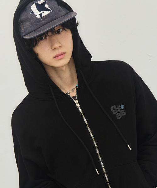 GRAVER（グレーバー）の「[ユニセックス]GRAE-S刺繍フードジップアップ_2カラー（パーカー・レディース・ブラック/杢グレー・MEDIUM/LARGE）」の5枚目の写真