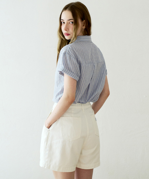SLOWLOLLI（スローローリ）の「Accent stripe short-sleeve shirt_2 Colors（シャツ/ブラウス・レディース・スカイブルー/Cream・FREE）」の4枚目の写真