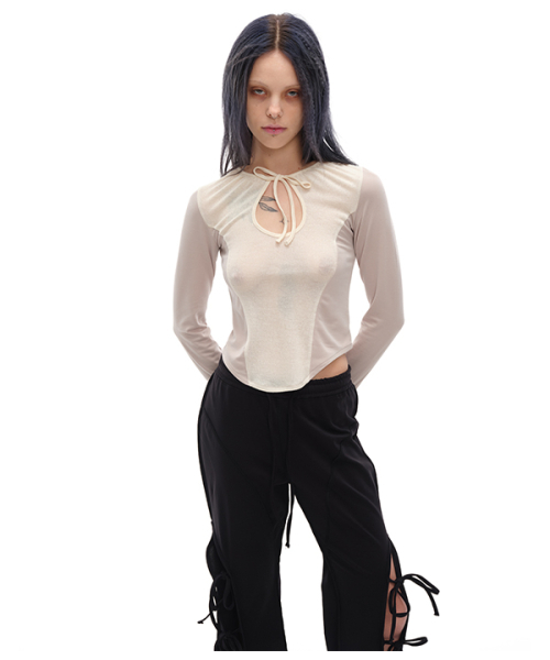 youthbath(ユースバース)の「CUT OUT SHIRRING LONG SLEEVE_CREAM(Tシャツ/カットソー・レディース・その他・SMALL/MEDIUM)」の6枚目の写真