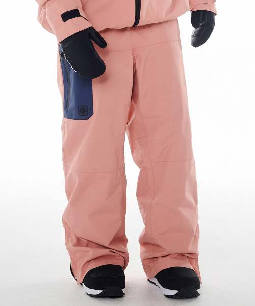 DOLL OUTERWEAR(ドラ アウターウェア)の「2425 クラーロ ボードウェアパンツ ピンク 男女共用(その他パンツ・レディース・その他・SMALL/MEDIUM/LARGE/X-LARGE/X-SMALL)」の3枚目の写真