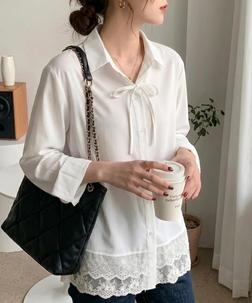 cammie(キャミー)の「裾レースシャツ(シャツ/ブラウス・レディース・ホワイト・M/L)」の4枚目の写真