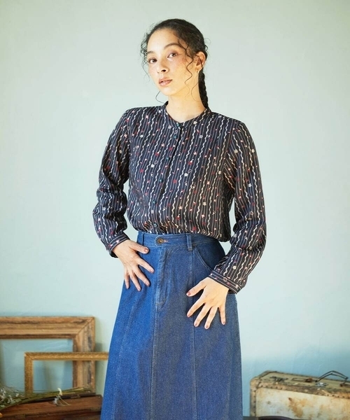 Jocomomola(ホコモモラ)の「Escala de floral プリントブラウス(シャツ/ブラウス・レディース・ネイビー/ベージュ・40)」の3枚目の写真