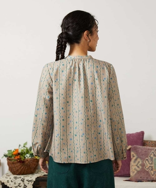 Jocomomola(ホコモモラ)の「Escala de floral プリントブラウス(シャツ/ブラウス・レディース・ネイビー/ベージュ・40)」の11枚目の写真