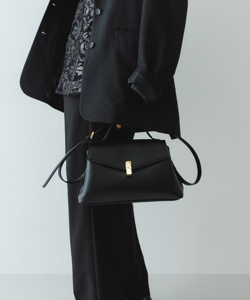 RODE SKO(ロデスコ)の「フラップワンハンドルバッグ(ハンドバッグ・レディース・アイボリー/ブラック/モカ・ONE)」の9枚目の写真
