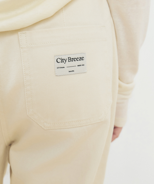 CITYBREEZE(シティブリーズ)の「カーペンター ワイドデニムパンツ_IVORY(デニムパンツ・レディース・アイボリー・FREE)」の5枚目の写真
