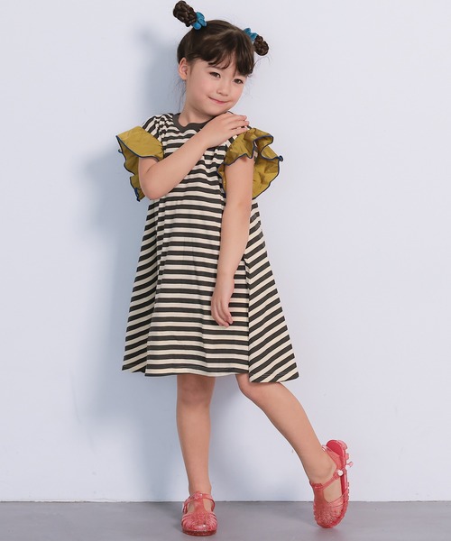 MARKEY'S(マーキーズ)の「サテンフリルショルダーワンピース(ワンピース・キッズ・ブラック系その他/ライトブルー/ホワイト系その他/グリーン系その他・110/100/90/80/130/120/150/140)」の3枚目の写真