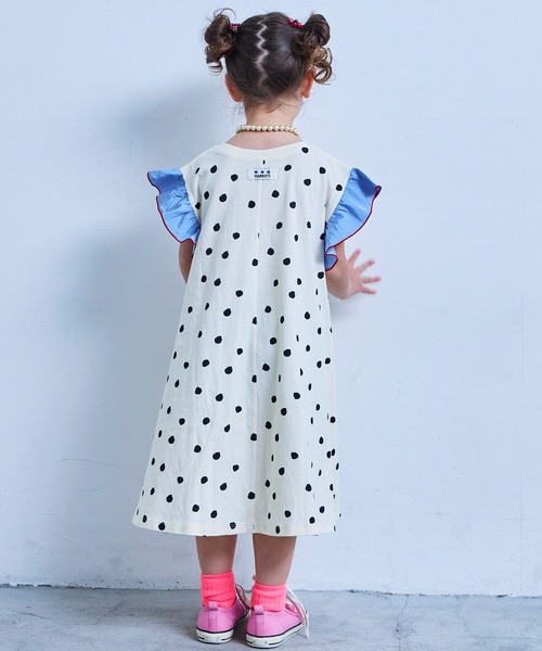 MARKEY'S(マーキーズ)の「サテンフリルショルダーワンピース(ワンピース・キッズ・ブラック系その他/ライトブルー/ホワイト系その他/グリーン系その他・110/100/90/80/130/120/150/140)」の8枚目の写真