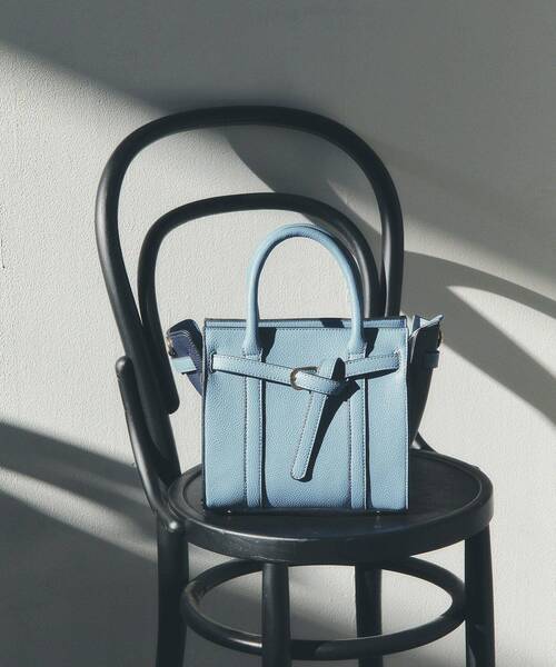 YECCA VECCA（イェッカヴェッカ）の「2wayベルトデザインハンドバッグ（ハンドバッグ・レディース・ベージュ/ブルー/アイボリー・FREE）」の16枚目の写真