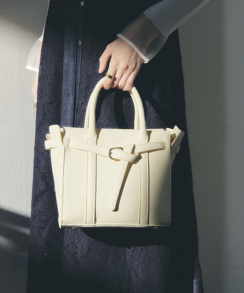 YECCA VECCA（イェッカヴェッカ）の「2wayベルトデザインハンドバッグ（ハンドバッグ・レディース・ベージュ/ブルー/アイボリー・FREE）」の19枚目の写真