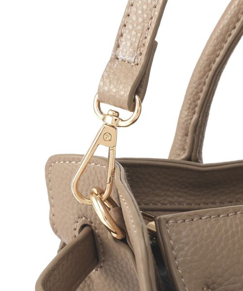 YECCA VECCA（イェッカヴェッカ）の「2wayベルトデザインハンドバッグ（ハンドバッグ・レディース・ベージュ/ブルー/アイボリー・FREE）」の11枚目の写真