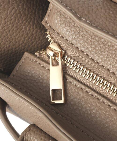 YECCA VECCA（イェッカヴェッカ）の「2wayベルトデザインハンドバッグ（ハンドバッグ・レディース・ベージュ/ブルー/アイボリー・FREE）」の12枚目の写真