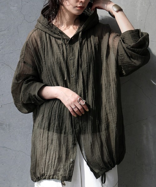 antiqua(アンティカ)の「フード付き シアーシャツ(シャツ/ブラウス・レディース・ブラック/カーキ/ホワイト・ONESIZE)」の3枚目の写真