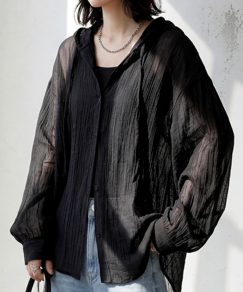antiqua(アンティカ)の「フード付き シアーシャツ(シャツ/ブラウス・レディース・ブラック/カーキ/ホワイト・ONESIZE)」の1枚目の写真