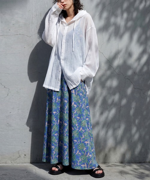 antiqua(アンティカ)の「フード付き シアーシャツ(シャツ/ブラウス・レディース・ブラック/カーキ/ホワイト・ONESIZE)」の4枚目の写真
