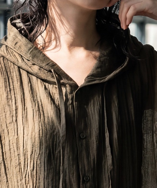antiqua(アンティカ)の「フード付き シアーシャツ(シャツ/ブラウス・レディース・ブラック/カーキ/ホワイト・ONESIZE)」の11枚目の写真