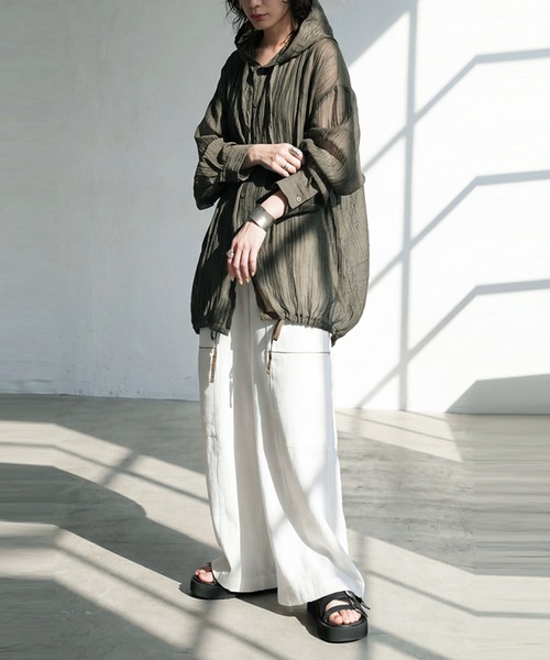antiqua(アンティカ)の「フード付き シアーシャツ(シャツ/ブラウス・レディース・ブラック/カーキ/ホワイト・ONESIZE)」の12枚目の写真