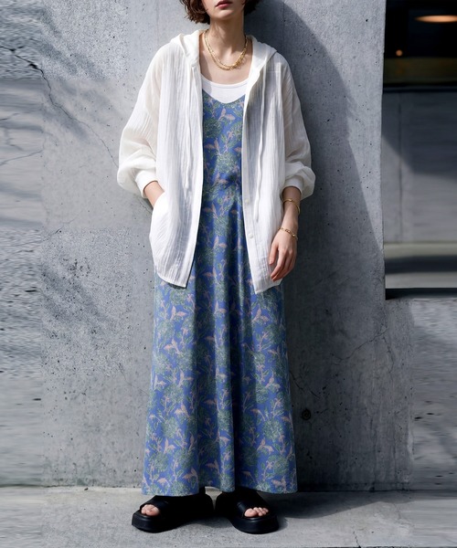 antiqua(アンティカ)の「フード付き シアーシャツ(シャツ/ブラウス・レディース・ブラック/カーキ/ホワイト・ONESIZE)」の6枚目の写真