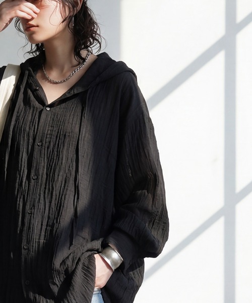 antiqua(アンティカ)の「フード付き シアーシャツ(シャツ/ブラウス・レディース・ブラック/カーキ/ホワイト・ONESIZE)」の7枚目の写真