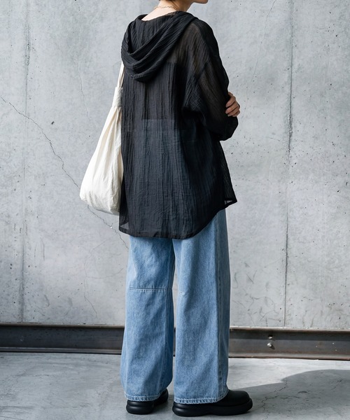 antiqua(アンティカ)の「フード付き シアーシャツ(シャツ/ブラウス・レディース・ブラック/カーキ/ホワイト・ONESIZE)」の8枚目の写真
