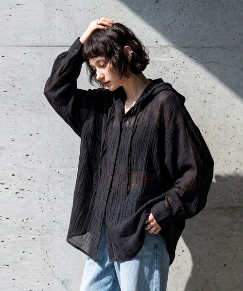 antiqua(アンティカ)の「フード付き シアーシャツ(シャツ/ブラウス・レディース・ブラック/カーキ/ホワイト・ONESIZE)」の9枚目の写真