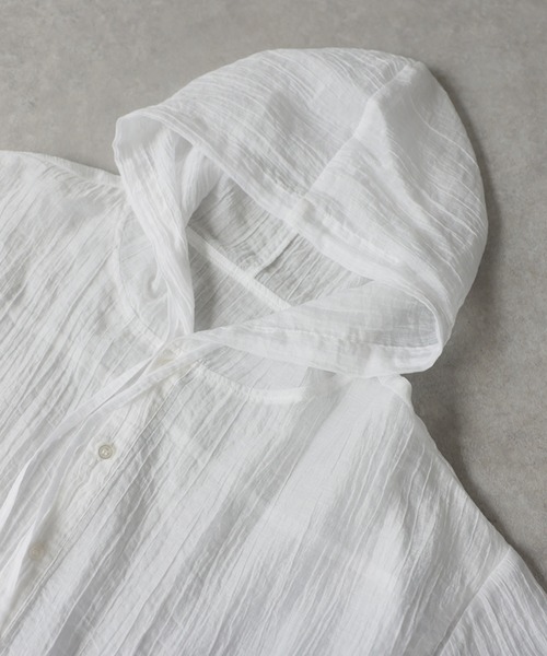 antiqua(アンティカ)の「フード付き シアーシャツ(シャツ/ブラウス・レディース・ブラック/カーキ/ホワイト・ONESIZE)」の16枚目の写真