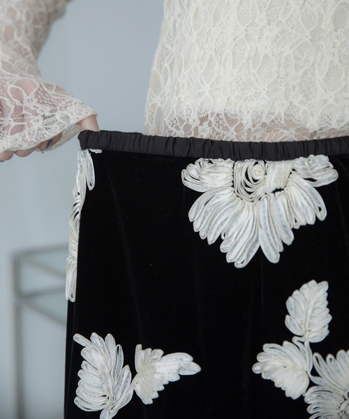 VACANCY（ヴァカンシー）の「花柄ロープ刺繍ナロースカート（スカート・レディース・ホワイト/ブラック・FREE）」の10枚目の写真