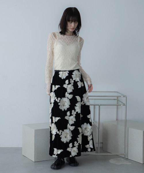VACANCY（ヴァカンシー）の「花柄ロープ刺繍ナロースカート（スカート・レディース・ホワイト/ブラック・FREE）」の3枚目の写真