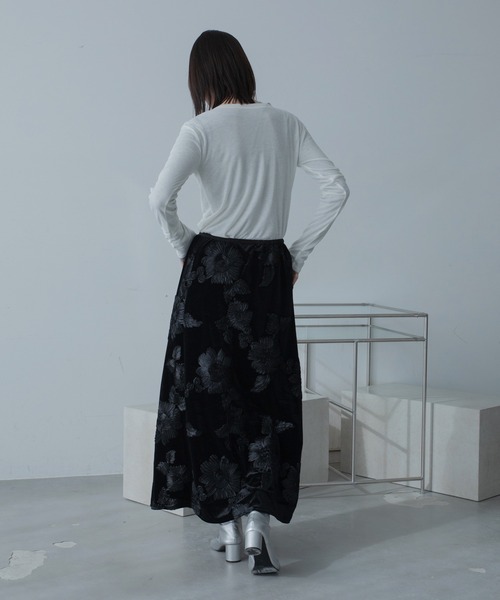 VACANCY（ヴァカンシー）の「花柄ロープ刺繍ナロースカート（スカート・レディース・ホワイト/ブラック・FREE）」の18枚目の写真