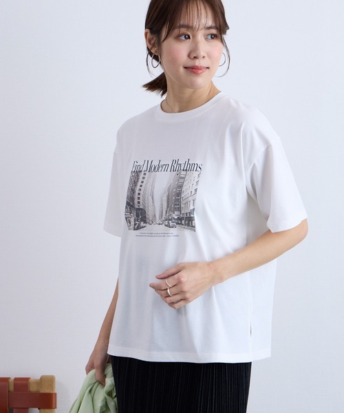 Aunely（オーネリー）の「【Aunely】涼しげ アーバンニュアンス アソート グラフィック 半袖 Tシャツ ＜YOSOOIシリーズ＞（Tシャツ/カットソー・レディース・スミクロ/ブラック系2/オフホワイト/ホワイト系2/グレイッシュベージュ/ホワイト系/ブラック系/ネイビー・M/L）」の3枚目の写真