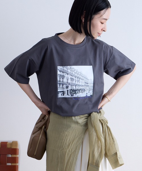 Aunely（オーネリー）の「【Aunely】涼しげ アーバンニュアンス アソート グラフィック 半袖 Tシャツ ＜YOSOOIシリーズ＞（Tシャツ/カットソー・レディース・スミクロ/ブラック系2/オフホワイト/ホワイト系2/グレイッシュベージュ/ホワイト系/ブラック系/ネイビー・M/L）」の6枚目の写真