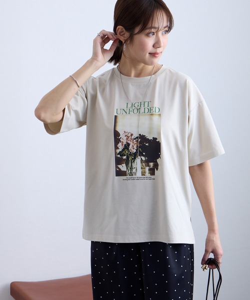 Aunely（オーネリー）の「【Aunely】涼しげ アーバンニュアンス アソート グラフィック 半袖 Tシャツ ＜YOSOOIシリーズ＞（Tシャツ/カットソー・レディース・スミクロ/ブラック系2/オフホワイト/ホワイト系2/グレイッシュベージュ/ホワイト系/ブラック系/ネイビー・M/L）」の7枚目の写真