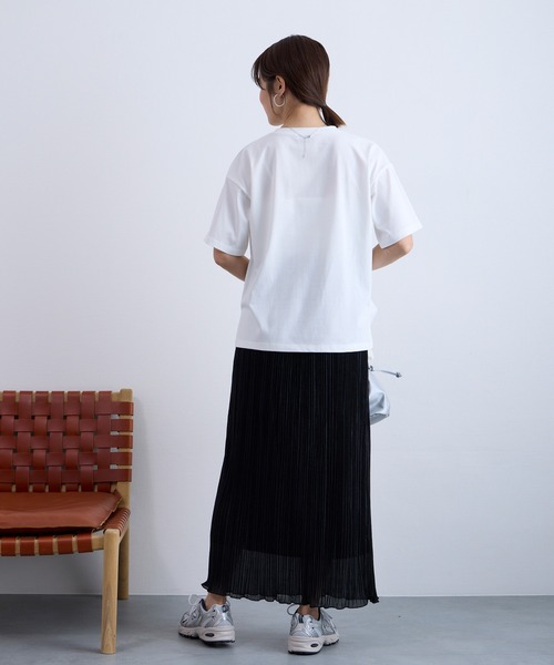 Aunely（オーネリー）の「【Aunely】涼しげ アーバンニュアンス アソート グラフィック 半袖 Tシャツ ＜YOSOOIシリーズ＞（Tシャツ/カットソー・レディース・スミクロ/ブラック系2/オフホワイト/ホワイト系2/グレイッシュベージュ/ホワイト系/ブラック系/ネイビー・M/L）」の10枚目の写真