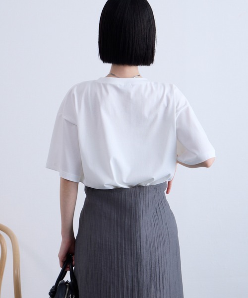 Aunely（オーネリー）の「【Aunely】涼しげ アーバンニュアンス アソート グラフィック 半袖 Tシャツ ＜YOSOOIシリーズ＞（Tシャツ/カットソー・レディース・スミクロ/ブラック系2/オフホワイト/ホワイト系2/グレイッシュベージュ/ホワイト系/ブラック系/ネイビー・M/L）」の17枚目の写真