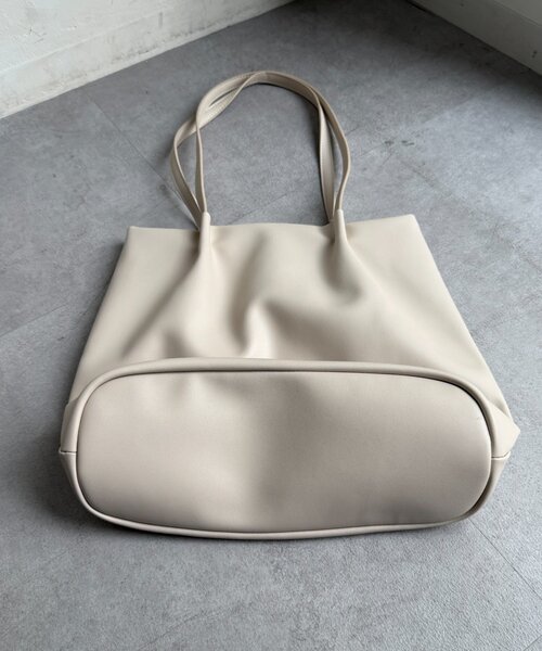 Chez toi（シェトワ）の「合皮グレイスフロントベルトトート（トートバッグ・レディース・アイボリー/ブラック/ベージュ・FREE）」の6枚目の写真