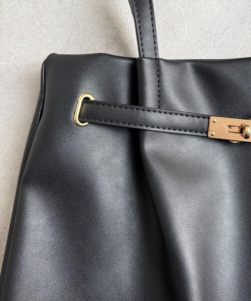 Chez toi（シェトワ）の「合皮グレイスフロントベルトトート（トートバッグ・レディース・アイボリー/ブラック/ベージュ・FREE）」の15枚目の写真