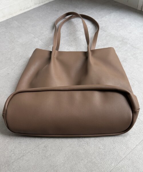 Chez toi（シェトワ）の「合皮グレイスフロントベルトトート（トートバッグ・レディース・アイボリー/ブラック/ベージュ・FREE）」の20枚目の写真