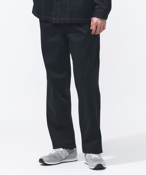 NEW BALANCE(ニューバランス)の「【別注】ニューバランス New Balance チノスタイルストレートパンツ 限定コラボ(チノパンツ・メンズ・ブラック・M/L/LL/S)」の1枚目の写真