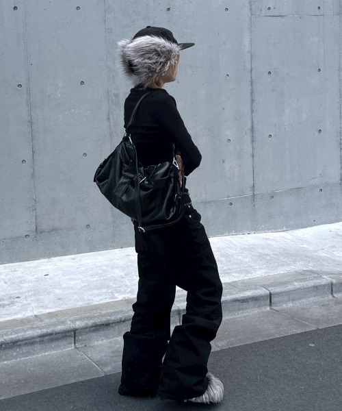 Never mind the XU / Chikashitsu+（ネバーマインド ザ エックスユー / チカシツプラス）の「【nmtc+】2way belt vintage shoulder Bag / 【エヌエムティーシープラス】ツーウェイベルトビンテージショルダーバッグ（ショルダーバッグ・メンズ・ブラック/ホワイト/ブラック系その他/シルバー・ONE SIZE）」の11枚目の写真