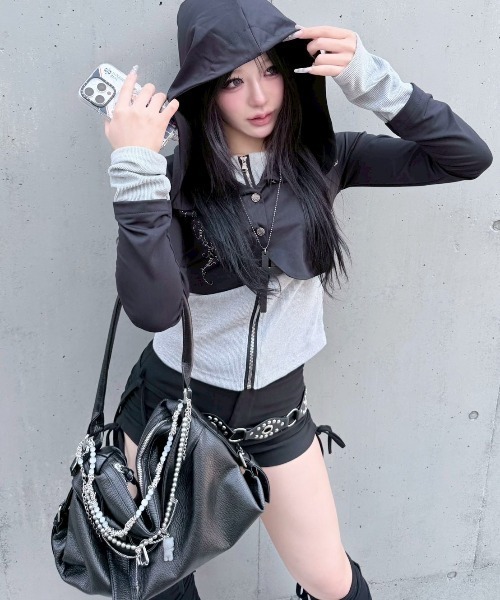 Never mind the XU / Chikashitsu+（ネバーマインド ザ エックスユー / チカシツプラス）の「【nmtc+】2way belt vintage shoulder Bag / 【エヌエムティーシープラス】ツーウェイベルトビンテージショルダーバッグ（ショルダーバッグ・メンズ・ブラック/ホワイト/ブラック系その他/シルバー・ONE SIZE）」の8枚目の写真